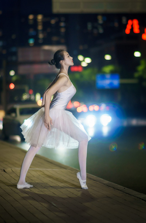 足球世俱杯-欧洲杯激烈争锋：攻防博弈中的巅峰对决，欧洲杯探讨